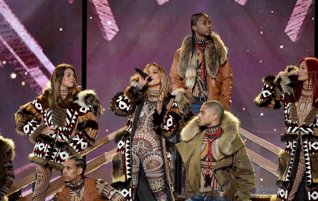 Jennifer Lopez Started the AMAs With An Insane Pop Medley